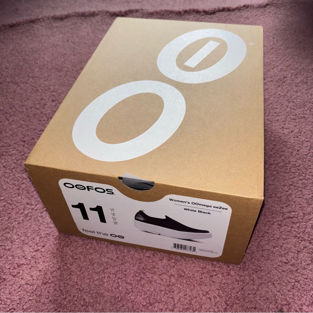 OOFOS Women's OOmеga eeZee Slip-On Shoe Box - Black White - Picture 2 of 7